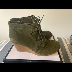 Olive Garden heel bootie…
